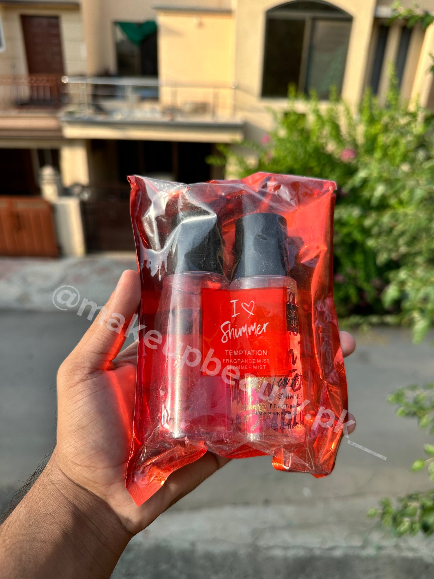 Victoria’s secret 2 in 1 Mist plus shimmer gift sets. 75 ML Each Bottle Quantity.