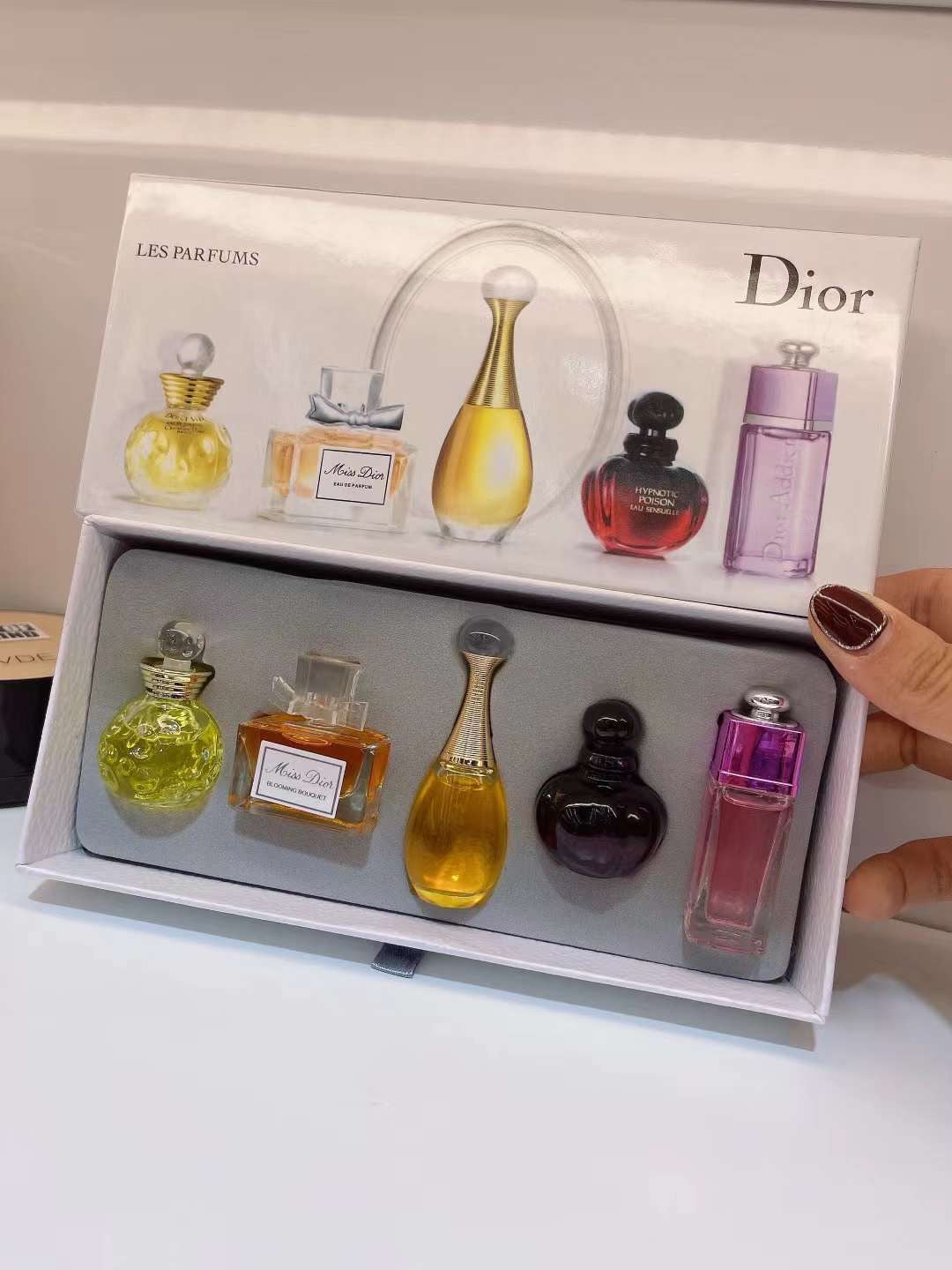Dior 5 in 1 Perfume gift set. (Mastercopy).