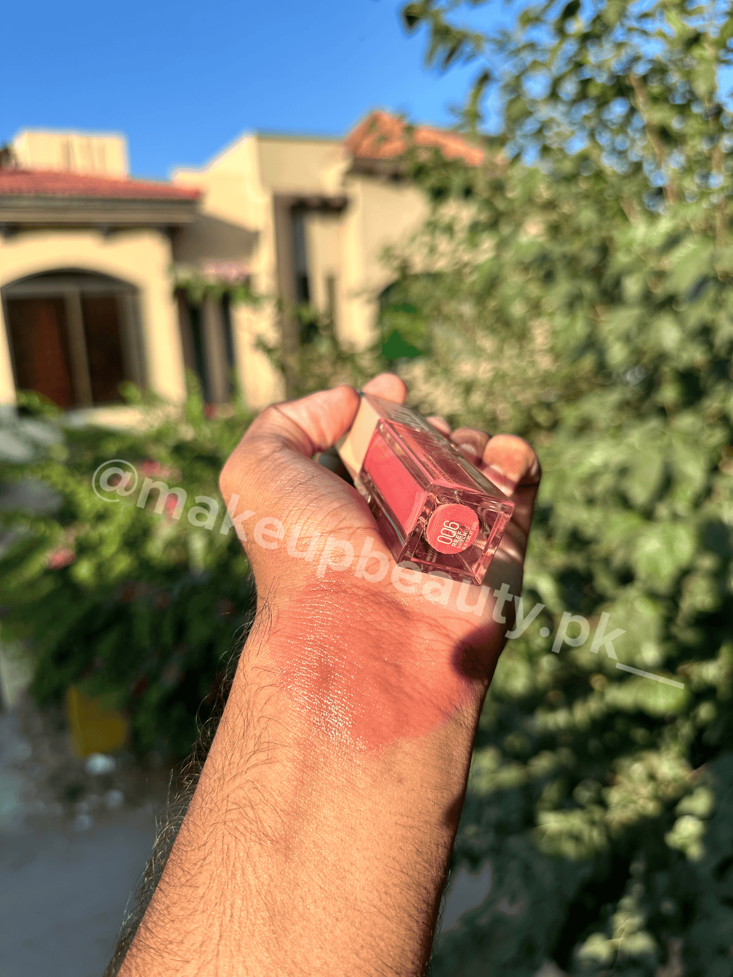 Maybelline Lifter Gloss Limited stock buy each now at Lowest Price😍✨.