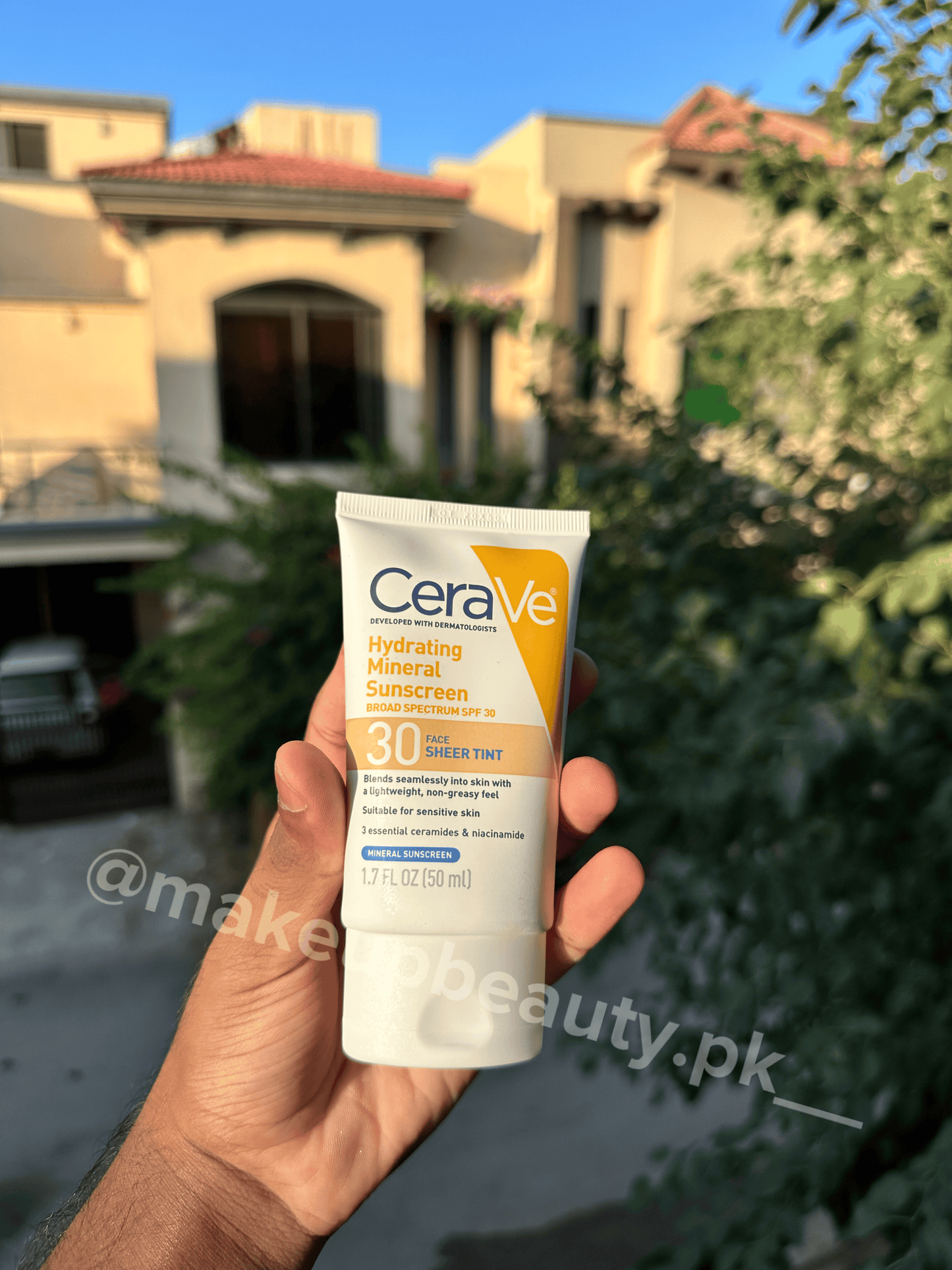 CeraVe Hydrating Mineral Ultra sheer Tinted Sunscreen spf 30 50 ML