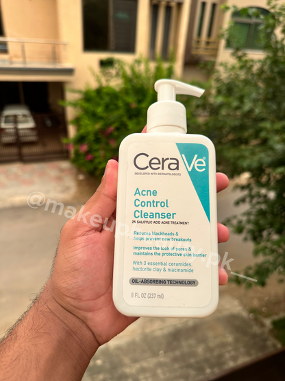 Buy Any Two Cleansers/Moisturisers In just Rs 2599😍. Limited stock only. 100% Original!.