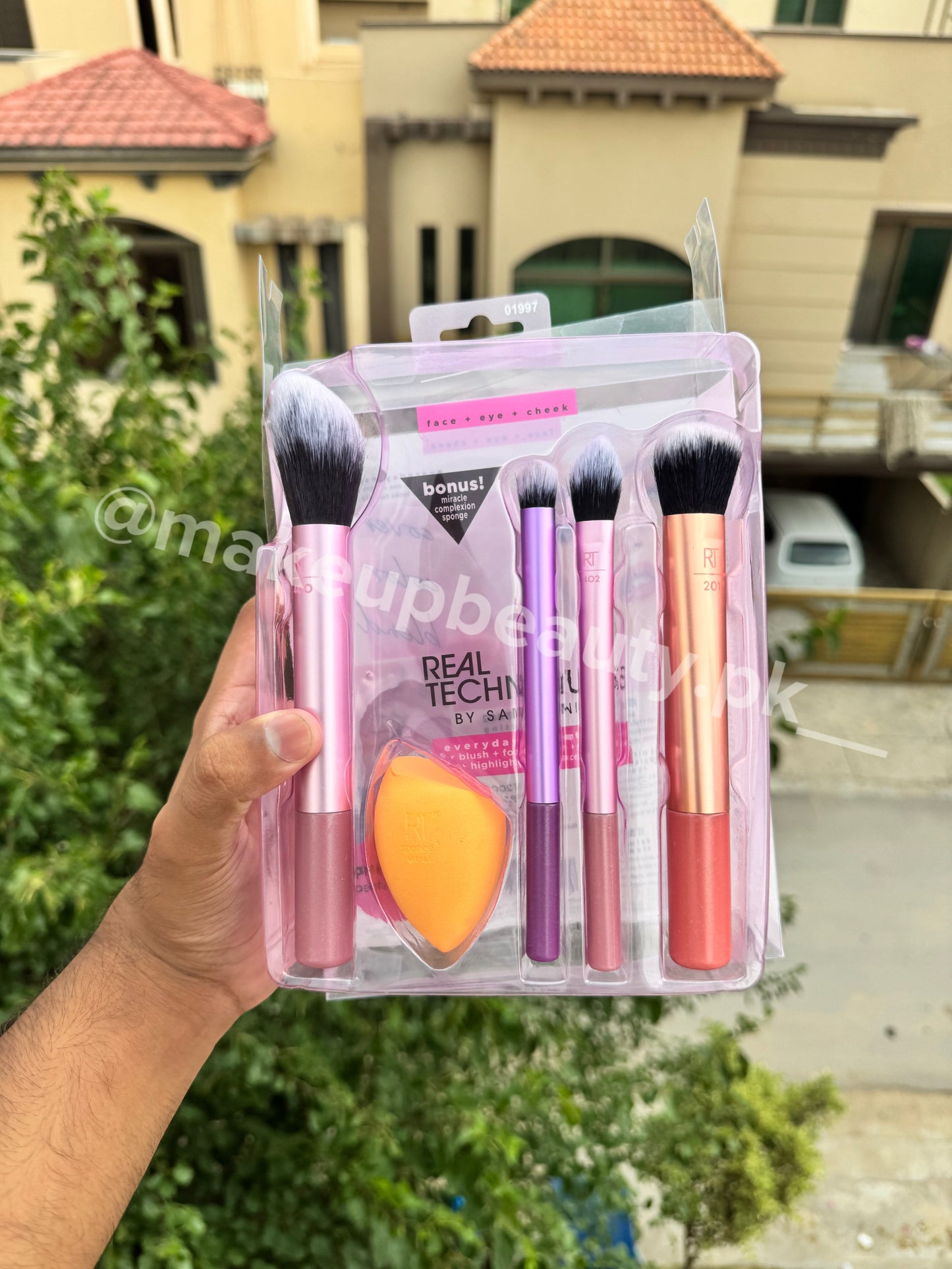 Real Technique Premium Quality Brushes set😍